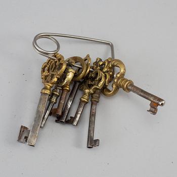 Seven iron and brass keys, 18th/19th century.