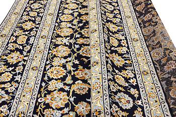A Kashan carpet, a. 365 x 249 cm.