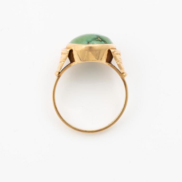 18K gold ring with green stone.
