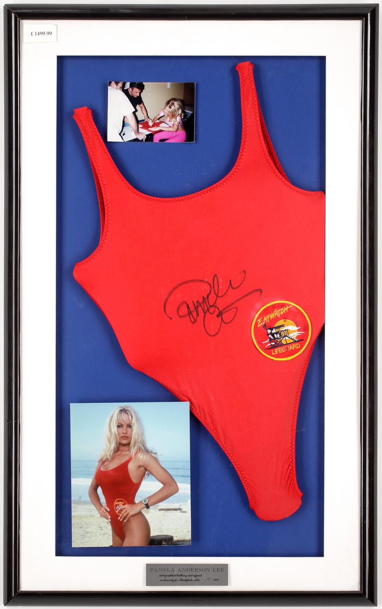 PAMELA ANDERSON f. 1967, signerad baddräkt från Baywatch. Starartifacts 1998, numrerad 14/100.