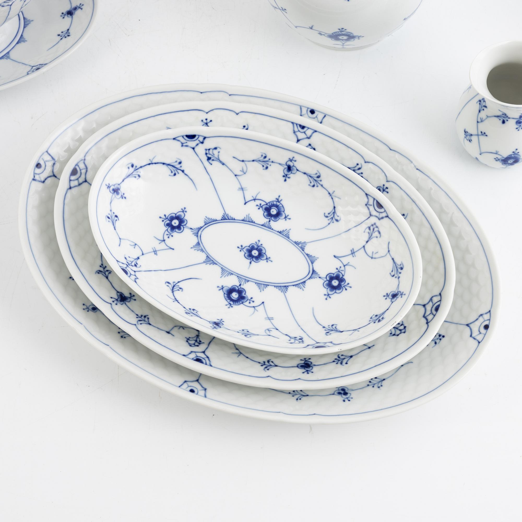 Matservis, porslin, 26 delar, "Musselmalet", Bing & Grøndahl, Danmark.