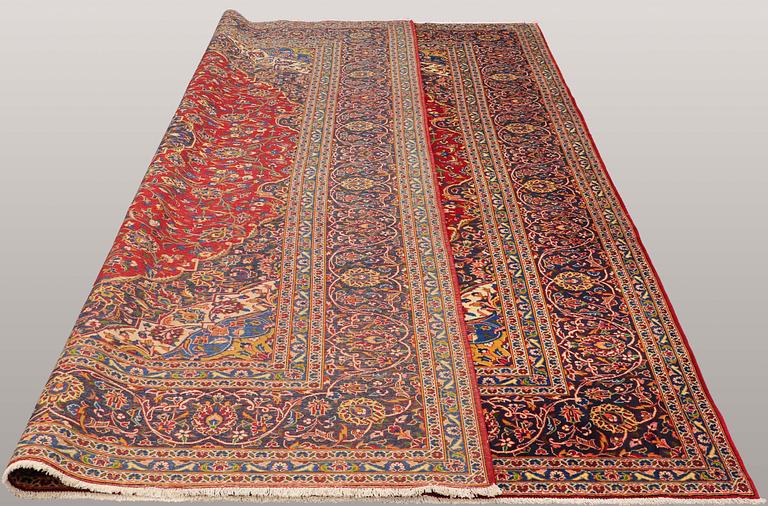 A CARPET, Kashan, ca 402 x 300 cm.