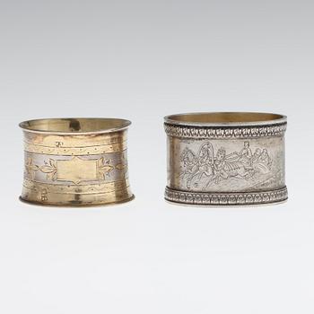 SERVETTRINGAR, 2 st, silver, ryska stämplar 1870-tal resp. tidigt 1900-tal. Vikt ca 59,5 g.