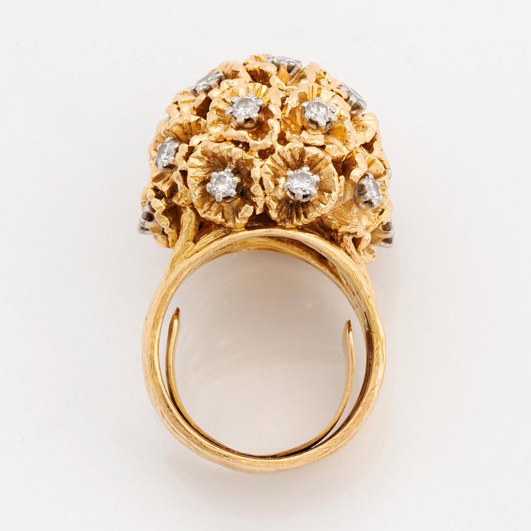 A WA Bolin ring in 18K gold set with round brilliant-cut diamonds.