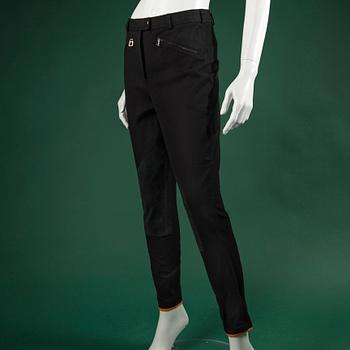 A pants by HERMÈS, in size M(FR).