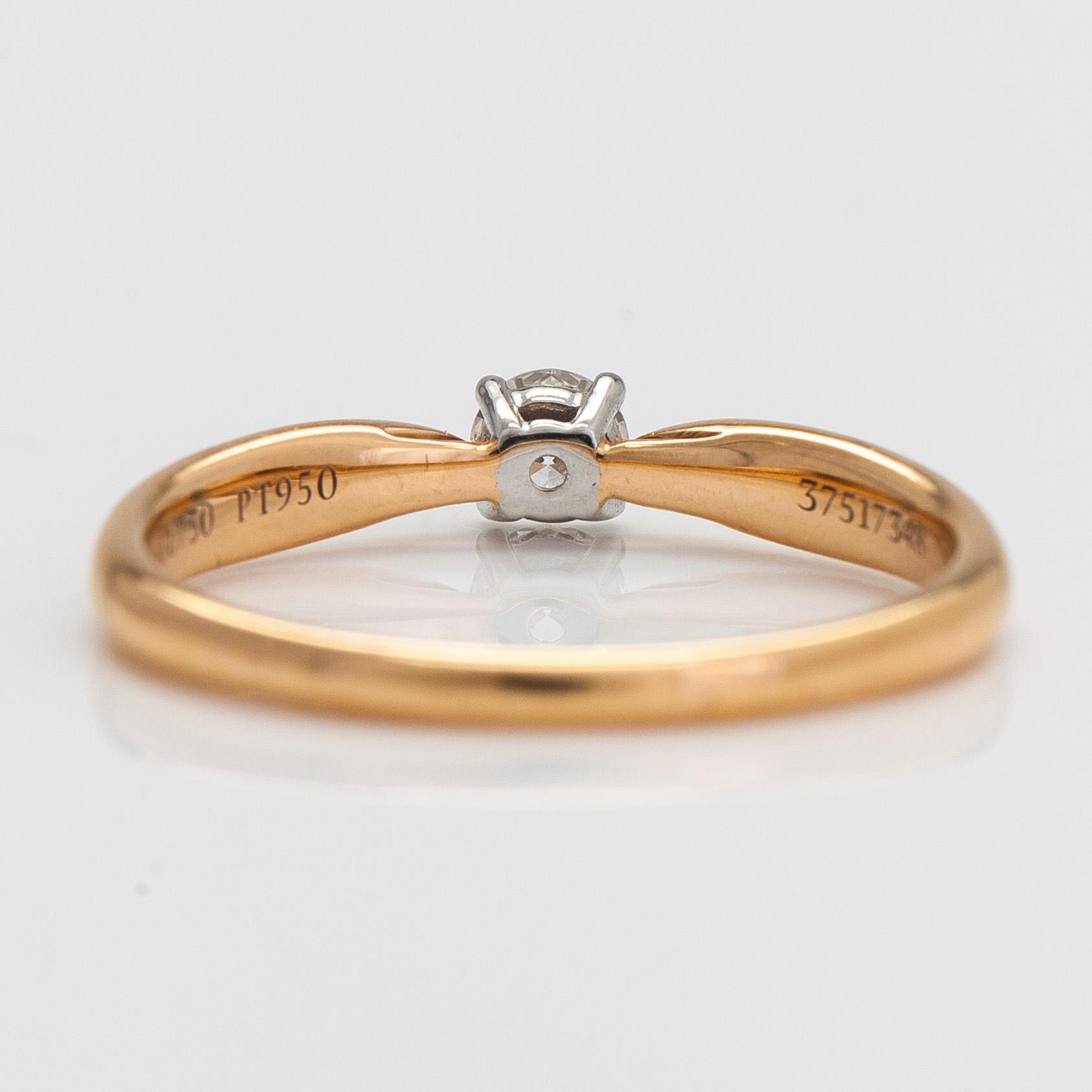 Tiffany & Co, ring, solitär, platina och 18K roséguld med en briljantslipad diamant ca 0.17 ct.