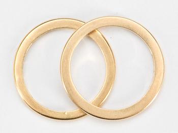 RINGAR, 2 st, 18k guld. Ca 5,5 g.