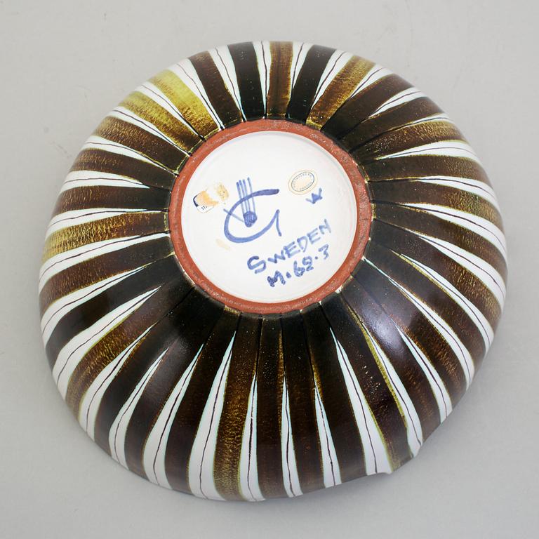 STIG LINDBERG, skål av fajans, Gustavsberg studio 1950-tal.