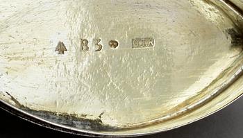 DOSA samt BORDSKLOCKA, silver, däribland Olof Peter Almén, Hedemora, 1808 (verksam 1787-1806),