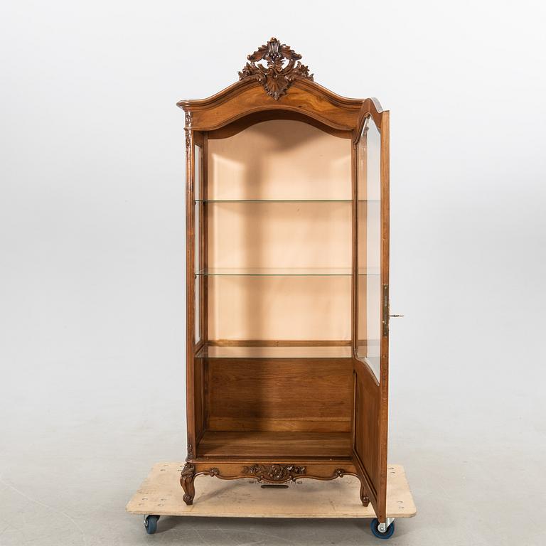 Display cabinet, 20th century.
