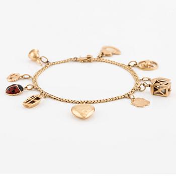 Bracelet 18K gold with charms.