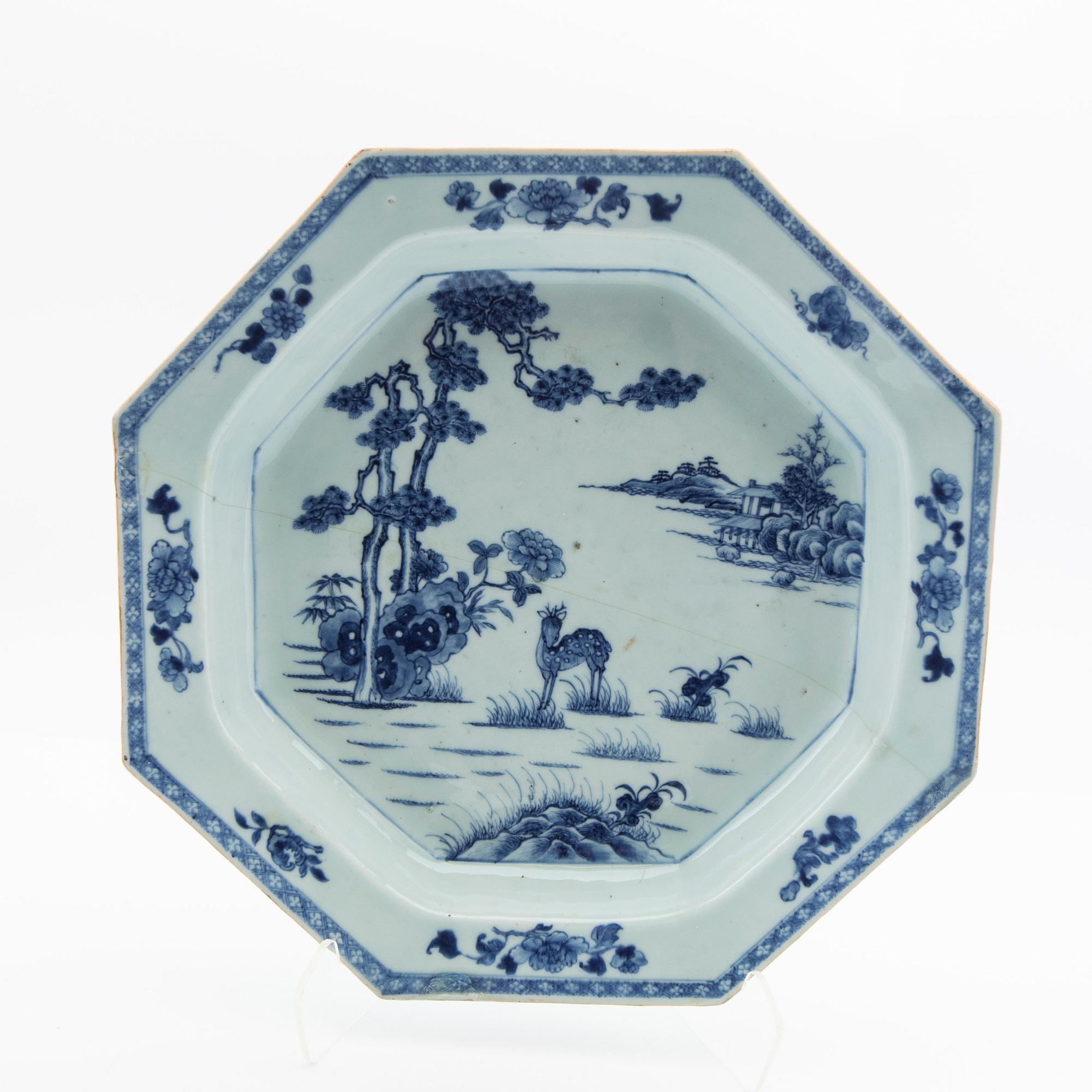 Roasting dish, porcelain, Qianlong (1736-95), China,