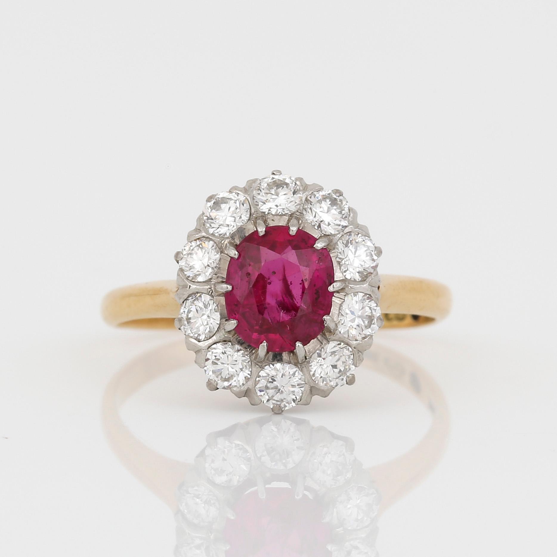 RING, 18K guld med ovalslipad rubin, ca 0,93 ct och  diamanter, tot ca 0,54 ct, Stockholm, 1936. Total vikt ca 2,66 g.