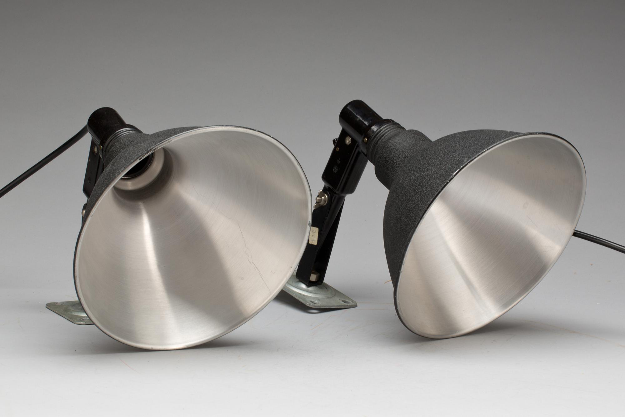 INDUSTRILAMPOR, ett par, för vägg. 1950/60-tal. "Elwis".