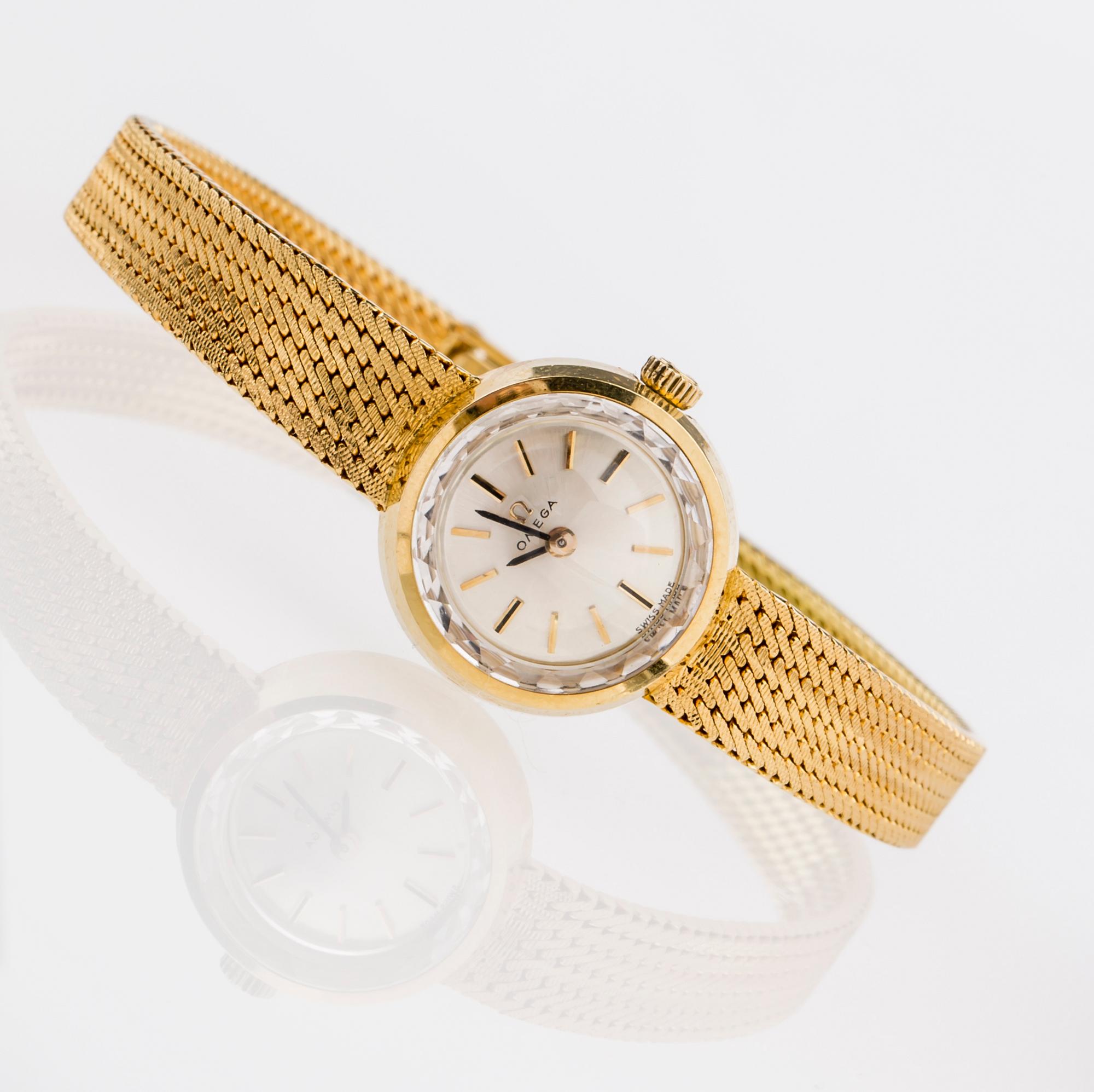 DAMARMBANDSUR, 18 k guld. Omega. Vikt ca 23 g.