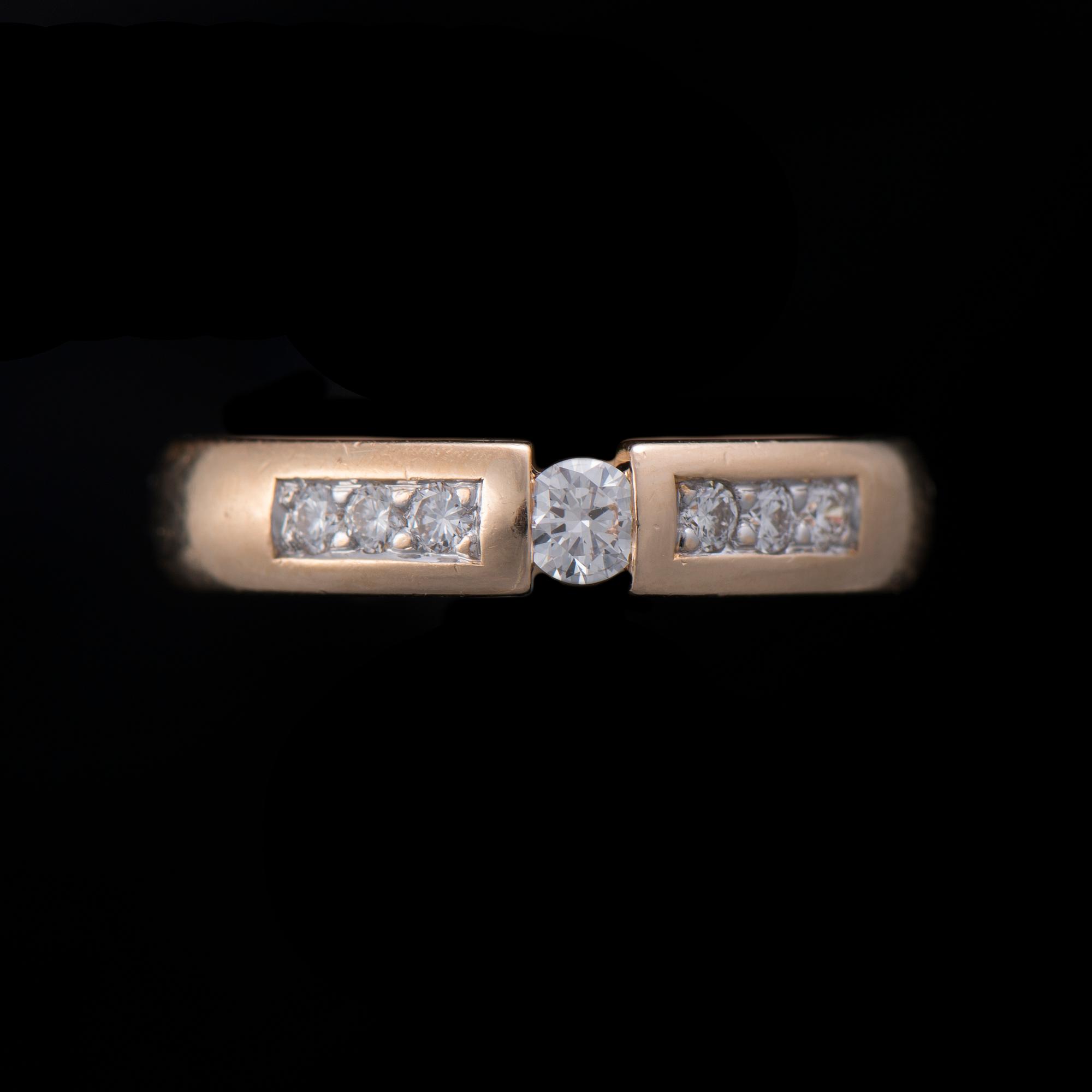 RING, 18K guld, briljantslipade diamanter. Vikt ca 4,5 g.