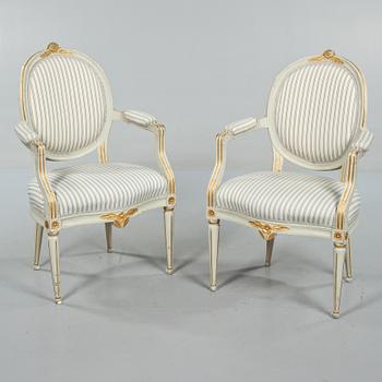 KARMSTOLAR, ett par, gustaviansk stil, 1900-talets andra hälft.