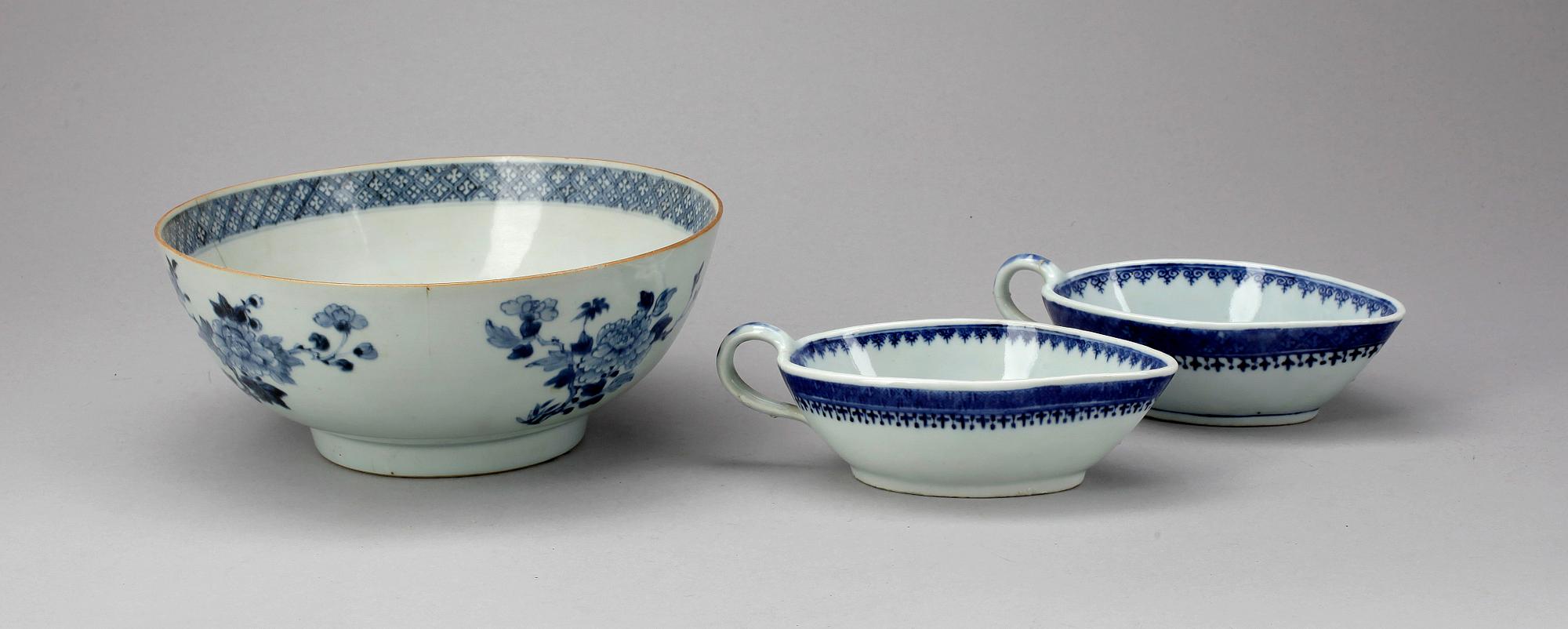 BÅLSKÅL samt ETT PAR SÅSSNIPOR, porslin, Kina. Troligen 1800-tal.