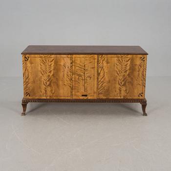 SIDEBOARD, 1900-talets första hälft.