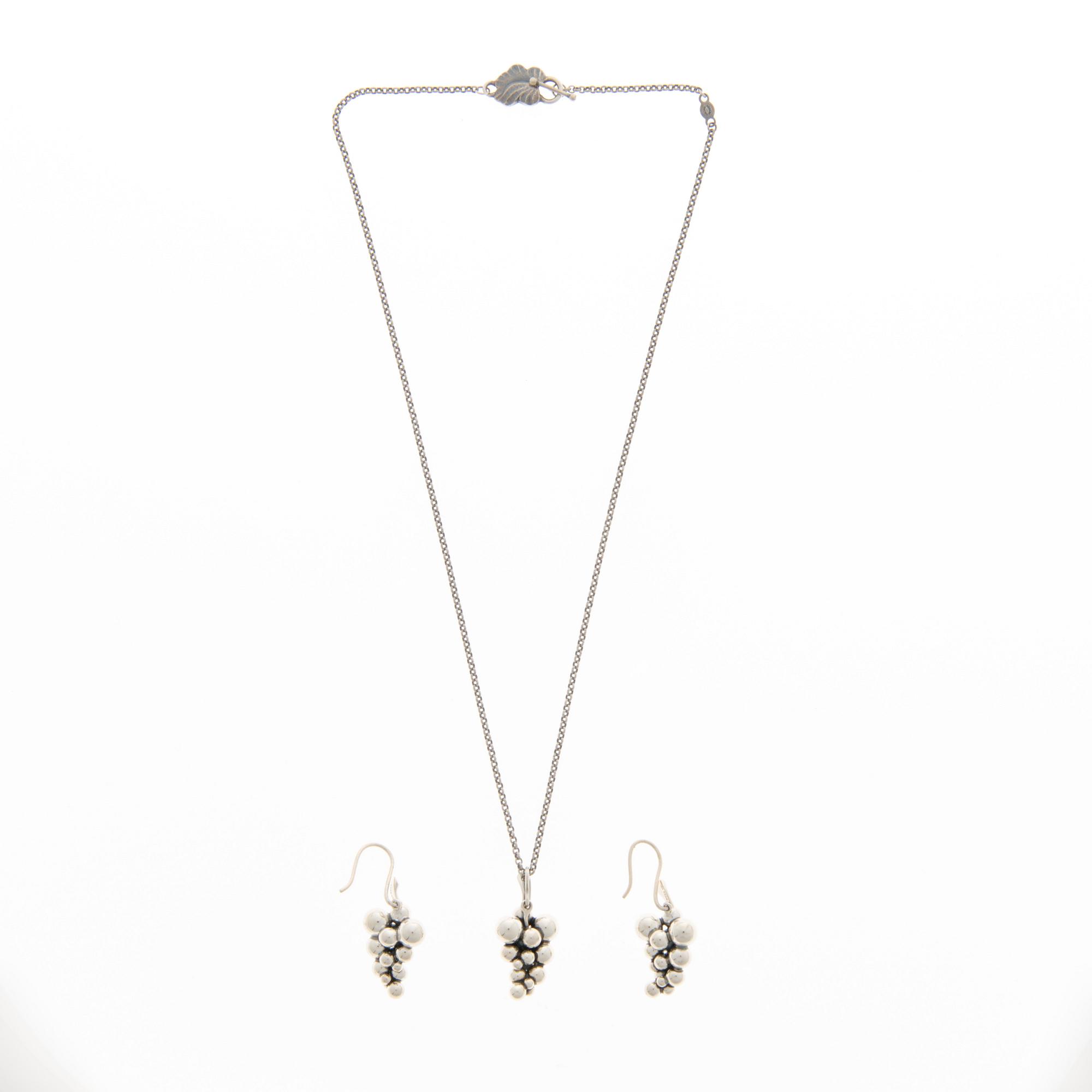 GEORG JENSEN, ÖRHÄNGEN och HALSSMYCKE, "Moonlight grapes", silver.
