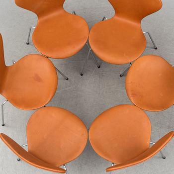 A SET OF 6 ARNE JACOBSEN "SERIES 7" CHAIRS, Fritz Hansen.