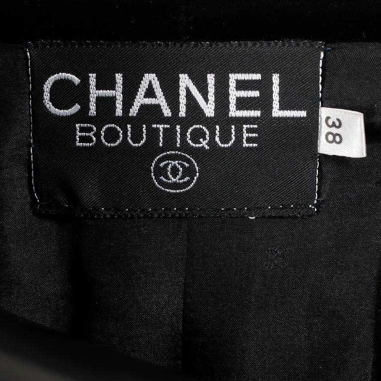 CHANEL, a two-piece suit consisting of jacket and skirt.