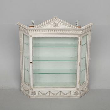 VITRIN, gustaviansk stil, 1900-tal.