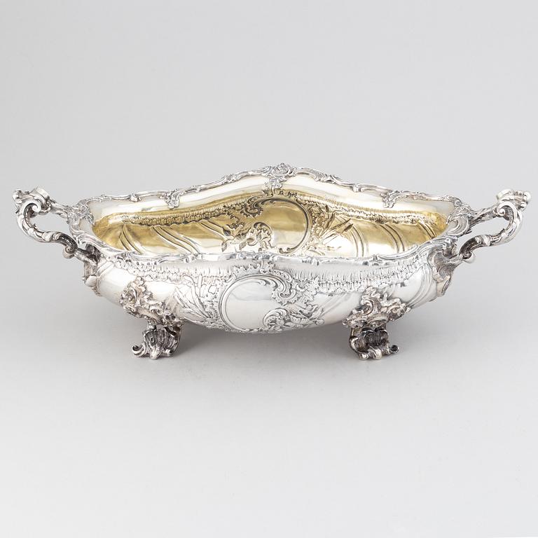 A German rococo-style parcel-gilt silver jardiniere. Late 19th / early 20th century.