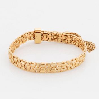 An 18K gold bracelet.