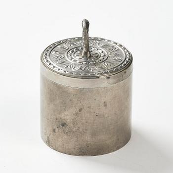 Firma Svenskt Tenn, a lidded pewter box model "A 742", Stockholm, 1929.