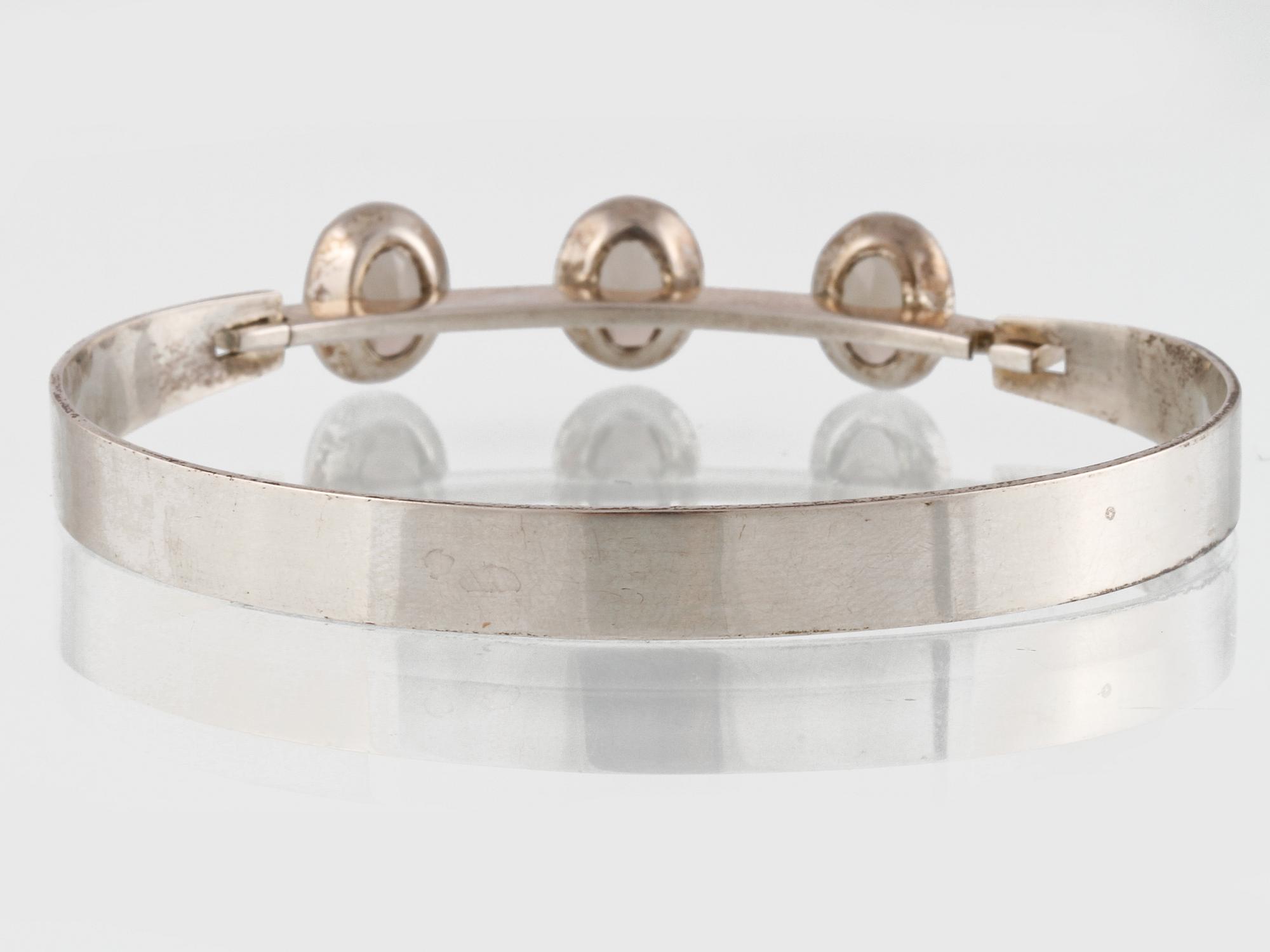 ARMRING, silver med fasettslipad rökkvarts, Turku, Finland, 1962. Vikt 13,9 gram.