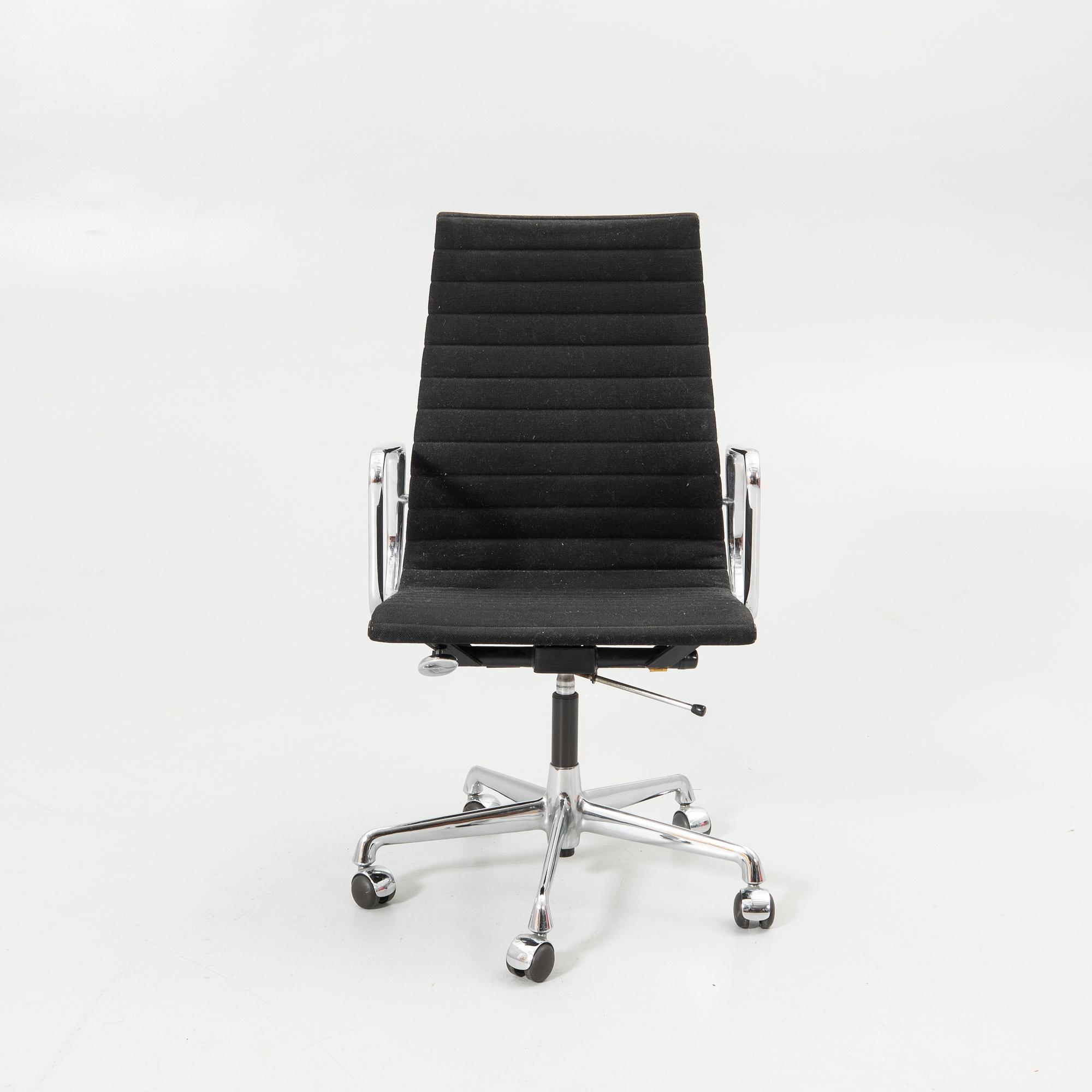 Charles & Ray Eames, Office chair, "EA119", Vitra.