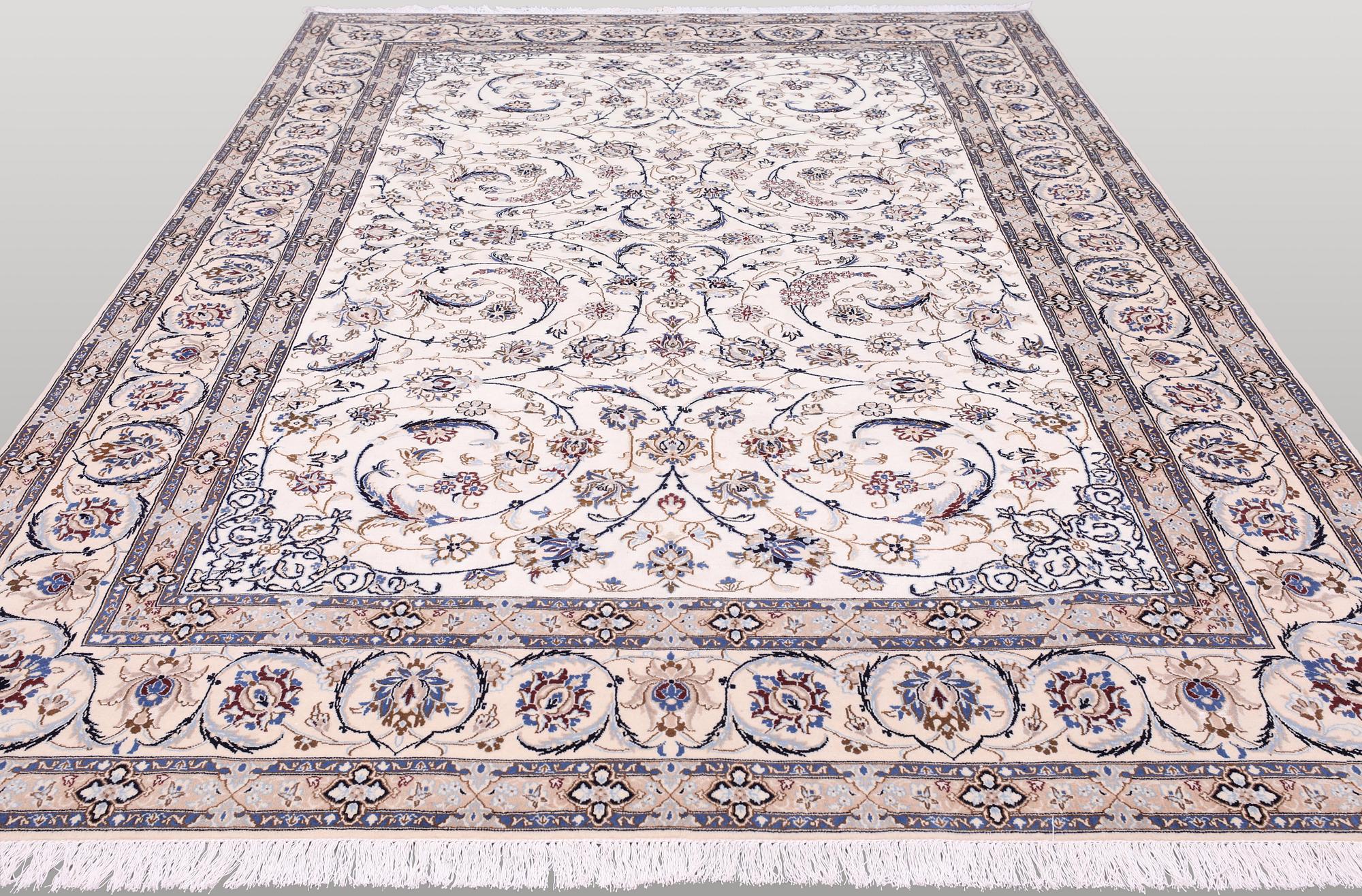 Matta, Nain part silk s.k 9LAA , ca 361 x 255 cm.