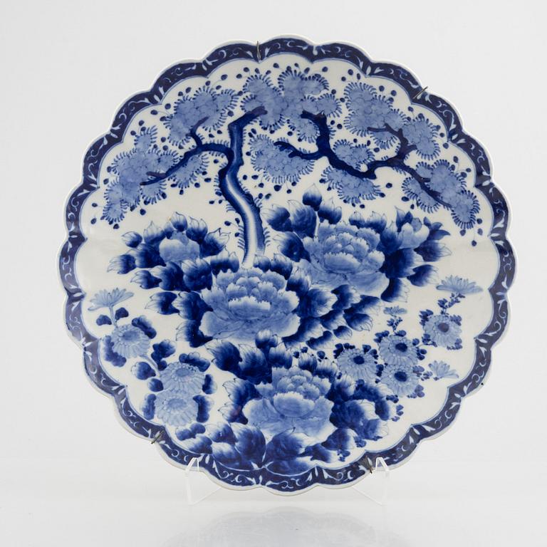Fat, tre stycken, porslin, Japan, 1800-tal.
