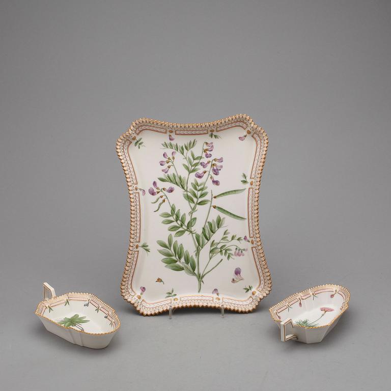 PARTI PORSLIN, 3 delar, "Flora Danica", Royal Copenhagen.
