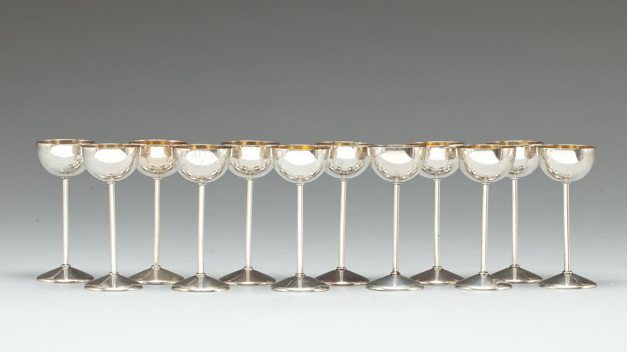 PUNSCHGLAS, 12 st, silver 800/1000, Tyskland, 1900-tal. Total vikt ca 400 g.