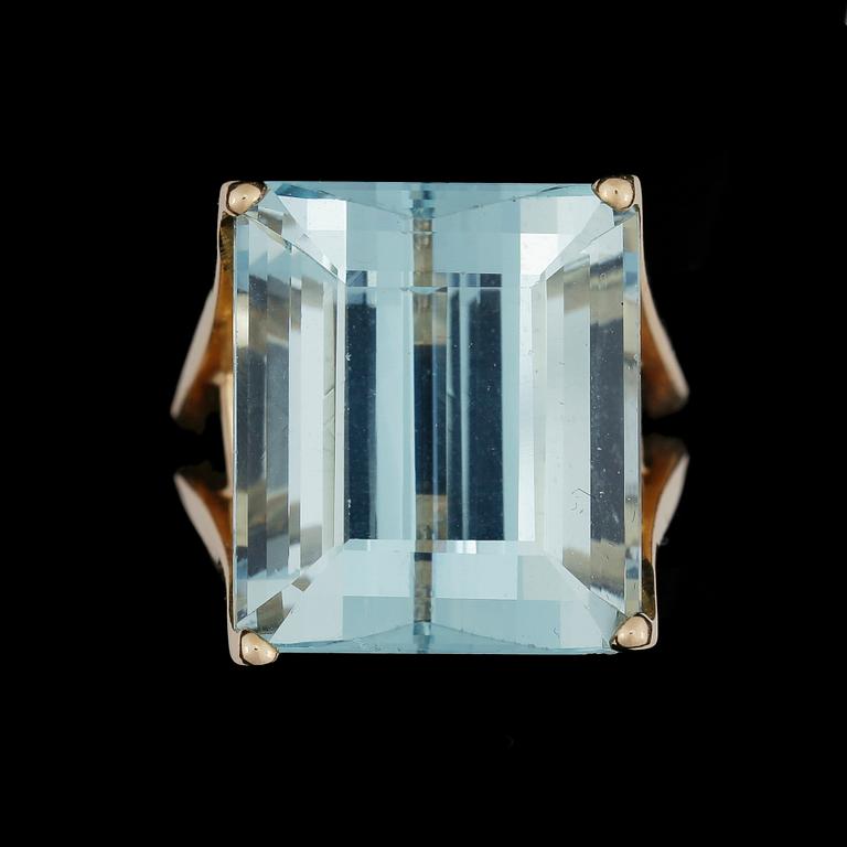 A circa 30.00 cts aquamarine ring.