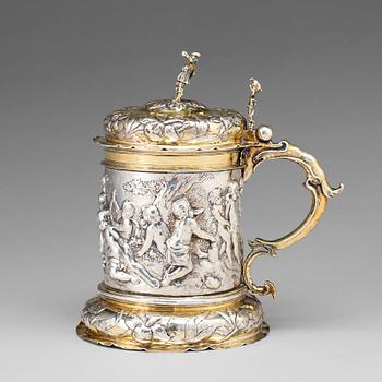 118. A German 17th century parcel-gilt silver tankard, mark of Peter Ohr I (Öhr), Hamburg (1649-1662).