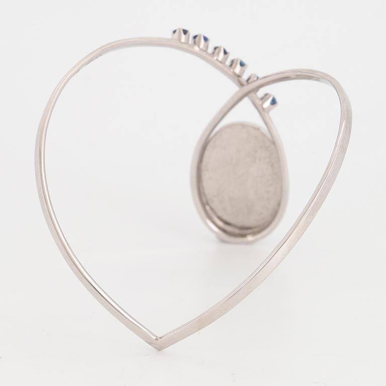 CECILIA JOHANSSON, a white opal and sapphire bangle made in Göteborg 1979.