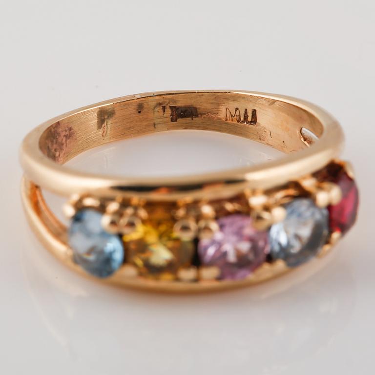 RING, 14K guld med fasettslipade olikfärgade stenar. Vikt 3,6 gram.