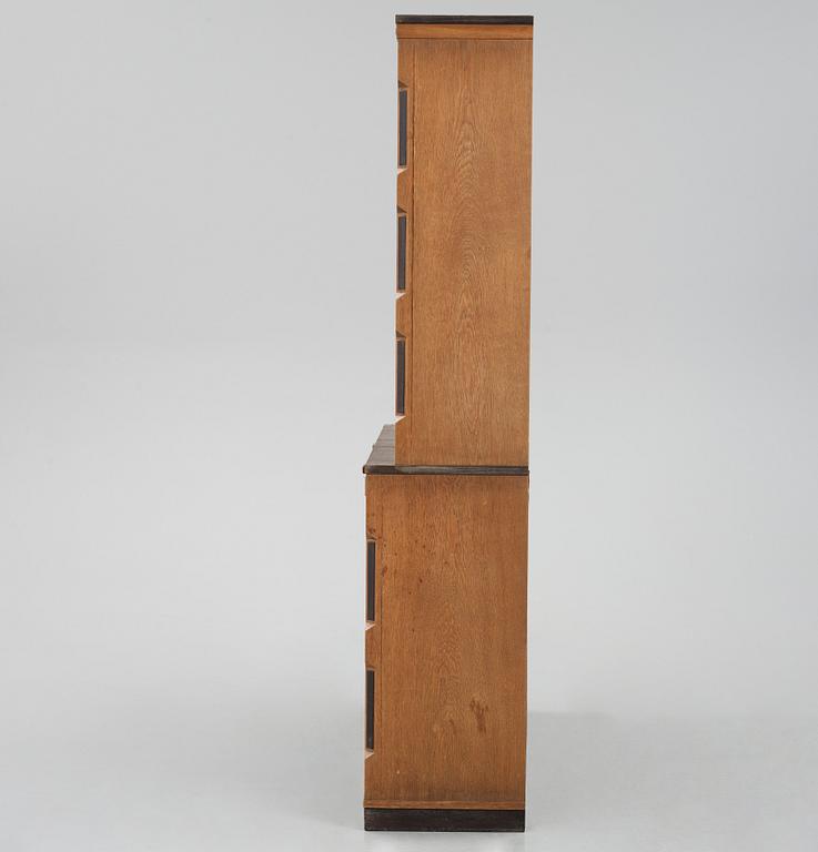 Carl Bergsten, bokhylla, Nordiska Kompaniet, 1923. Utställd på Göteborgsutställningen 1923.