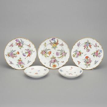 SKÅLFAT och TALLRIKAR, 3 st, porslin, bl.a.  Meissen 1800/1900.