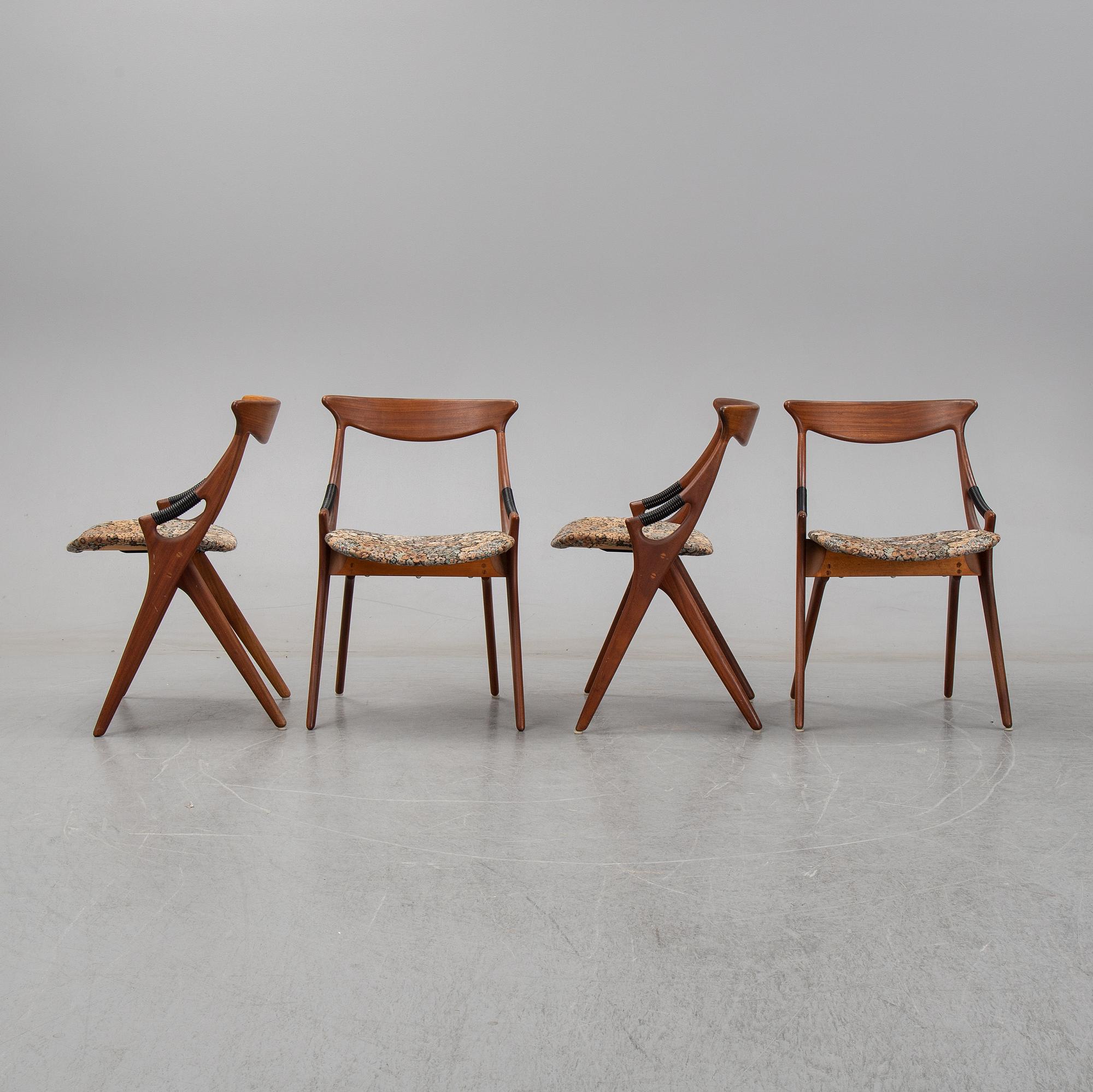 Arne Hovmand-Olsen, a set of four '71' chairs from Mogens Kold.