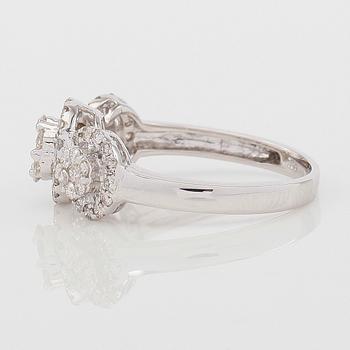 RING, 18K vitguld och diamanter tot ca 0.65 ct.
