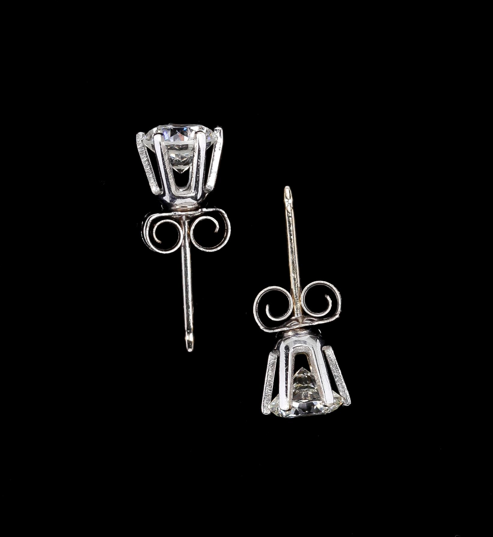 ÖRHÄNGEN, platina med briljantslipade diamanter, tot ca 0,80 ct.