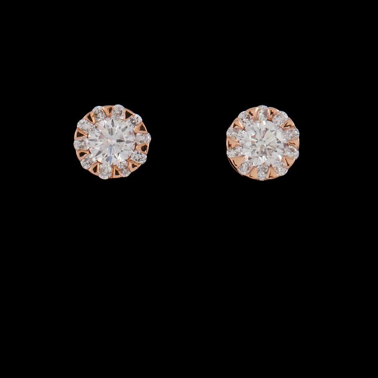 ÖRHÄNGEN, 18k guld med briljantslipade diamanter, 0.54 ct. Vikt 2 g.