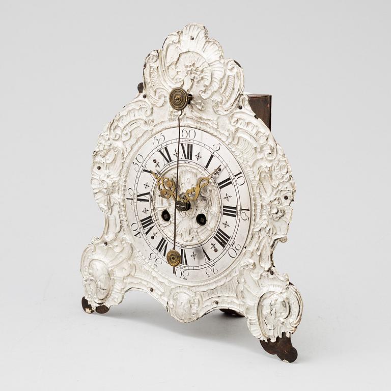 CLOCK WITH VERGE ESCAPEMENT, rococo, 18th century.