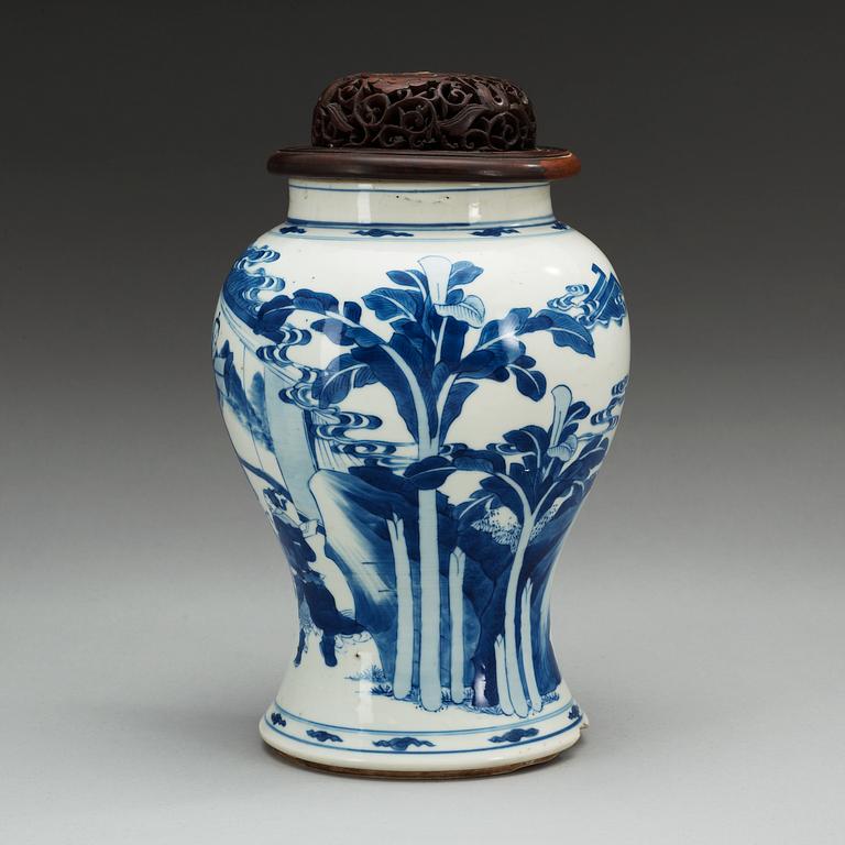 A blue and white jar, Qing dynasty, Kangxi (1662-1722).