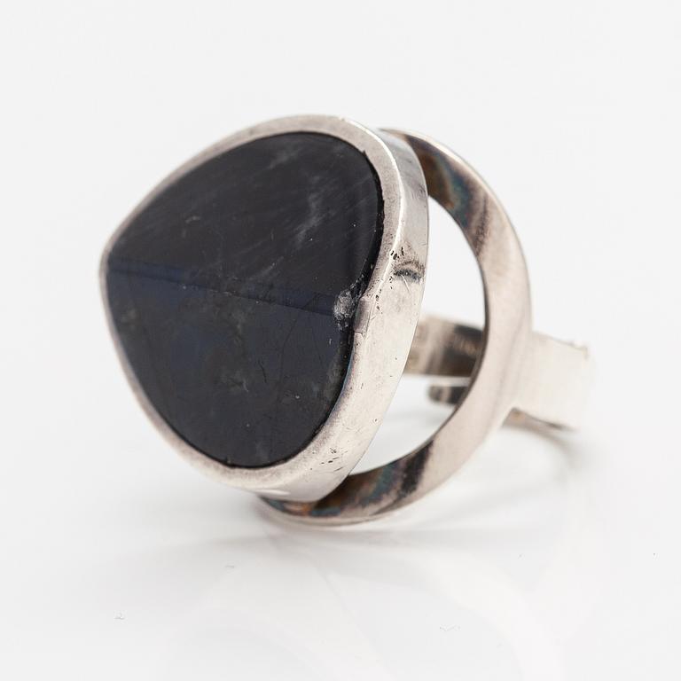 Jorma Laine, Ring, silver, spektrolit. Turun Hopea, Åbo 1973.