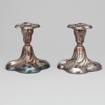 LJUSSTAKAR, ett par, silver, med svenska importstämplar, 1900-talets första hälft.